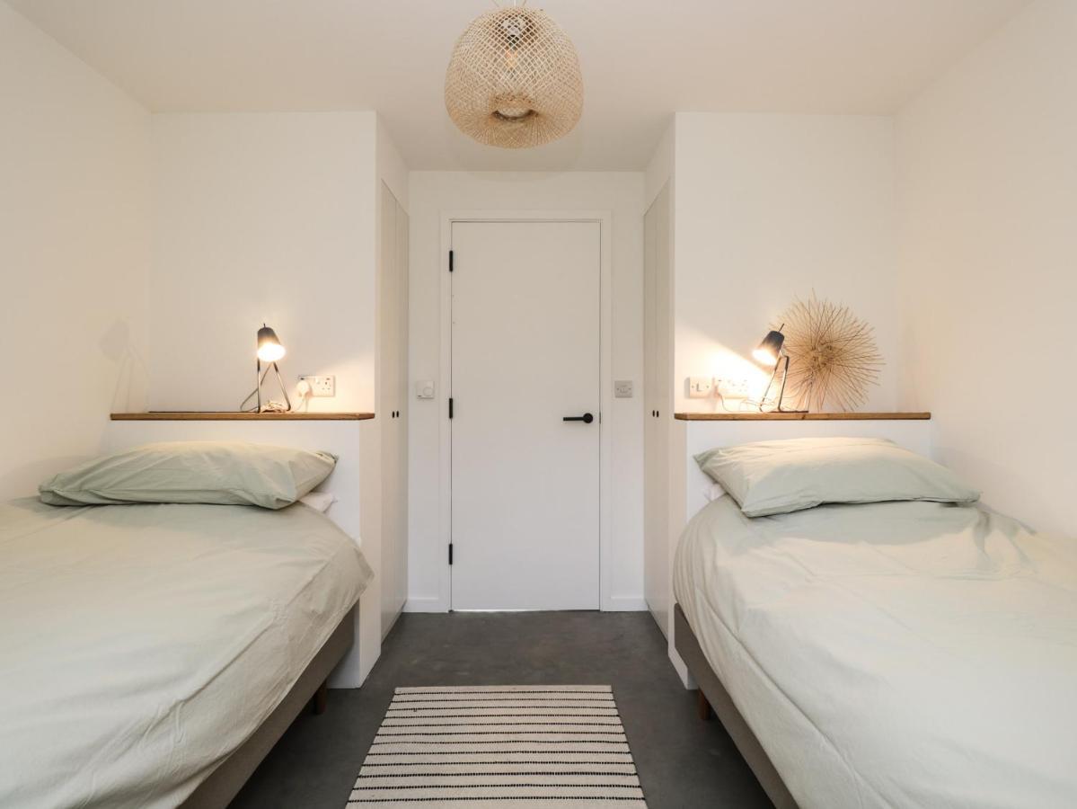 High Cogges Farm Holiday Cottages - The Cart Shed Witney Eksteriør bilde
