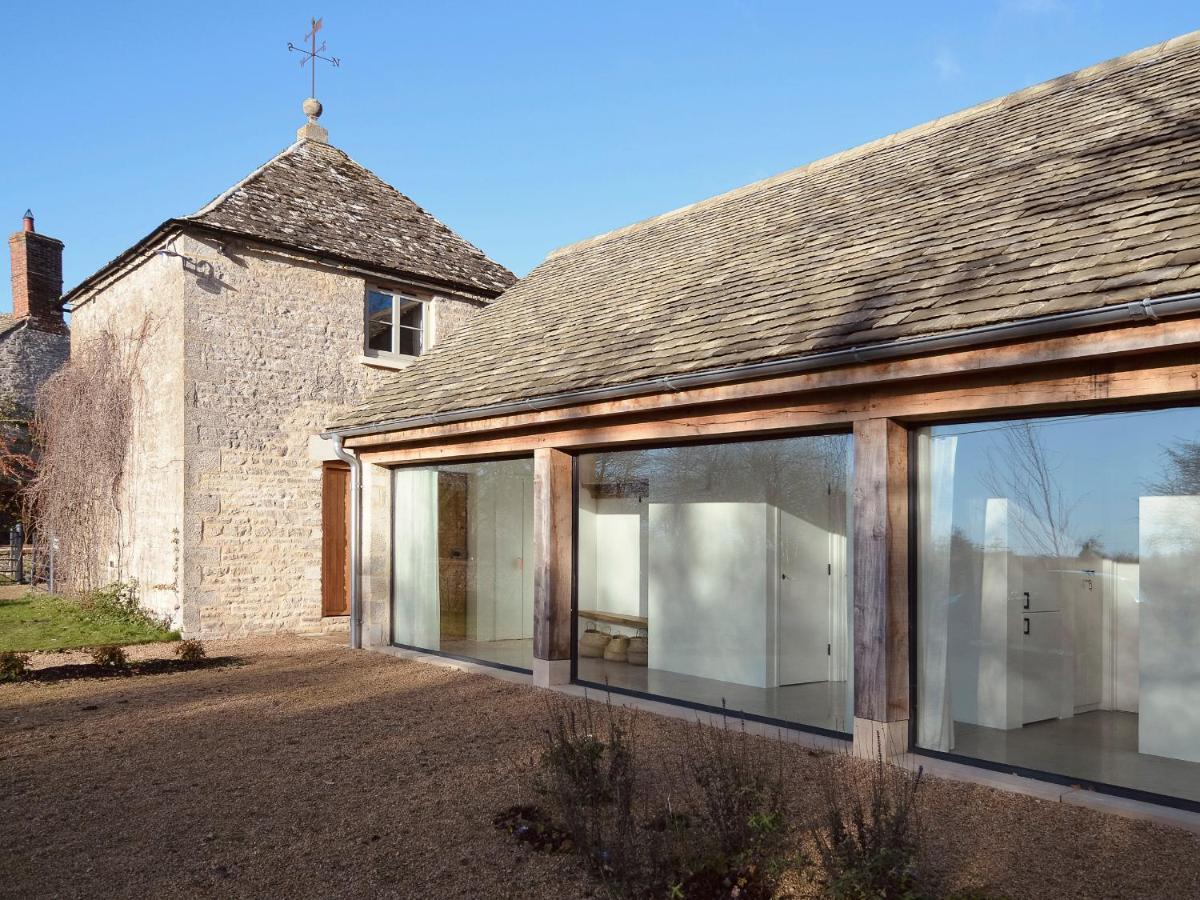High Cogges Farm Holiday Cottages - The Cart Shed Witney Eksteriør bilde